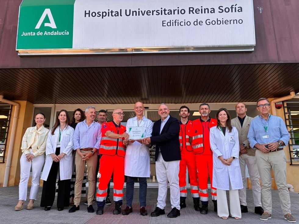 El 061 reconoce los 50 años de trayectoria del Hospital Universitario Reina Sofía de Córdoba.