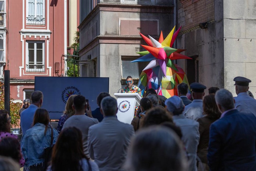 El artista Okuda y su fundación Coloring the World presentan el proyecto del Museo del Kolor en el Palacio de Cortiguera de Santander