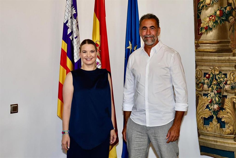 La presidenta del Govern, Marga Prohens, y el alcalde de Lloret, Sebastià Amengual.