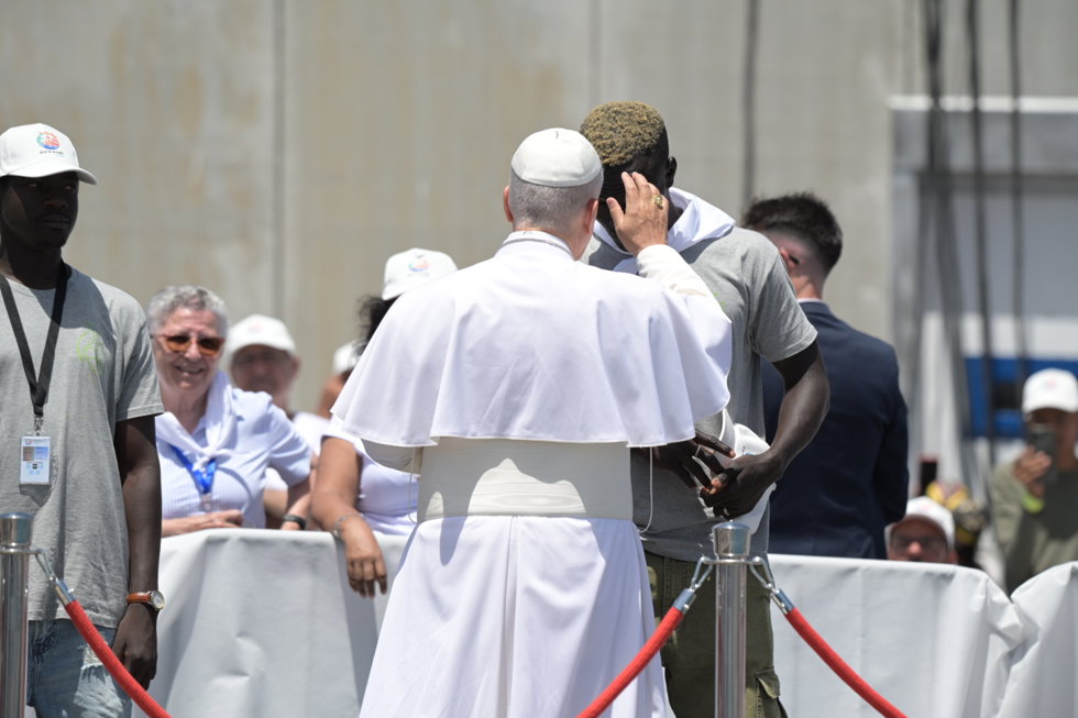 El Papa León XIV durante un encuentro con las realidades de acogida a los migrantes, en el puerto de Arguineguín, a 11 de junio de 2026, en Las Palmas de Gran Canaria, Las Palmas, Islas Canarias (España).