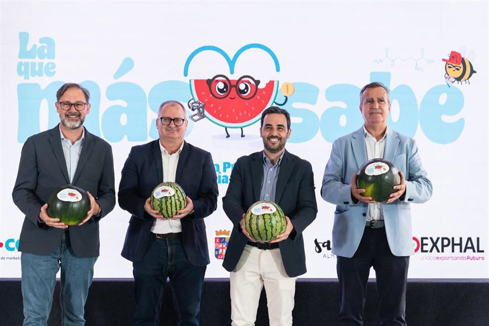 Representantes de la Diputación de Almería, Coexphal y Acolor durante la presentación del balance de la campaña de sandía 2026 y de la acción promocional 'La Primera Sandía Europea. La que más sabe'.