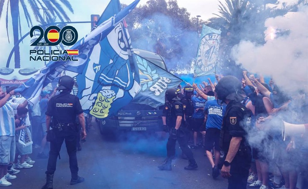 Agentes en el partido del Málaga C.F contra la UD Las Palmas