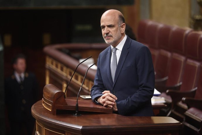 Archivo - El diputado de UPN Alberto Catalán, en el Congreso.