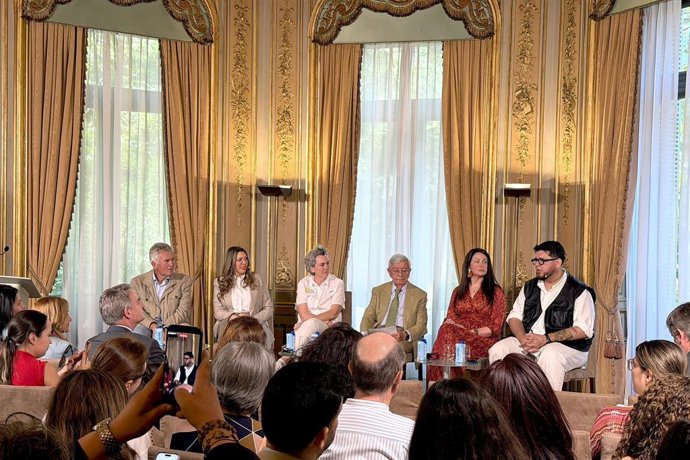De izda. a dcha.: José Manuel Ávila, Cléo Costa, Pepa Muñoz, Rafael Ansón, Andrea García y Miguel Ángel Méndez.