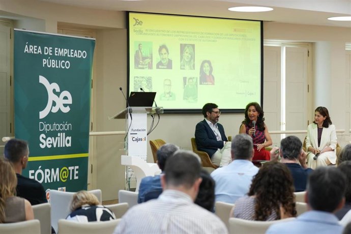 Jornada en la Diputación acerca de los retos de la formación y el talento en el empleo público, con cargos públicos procedentes de toda España