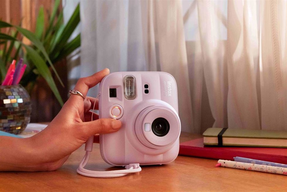 Instax mini 13 en color Candy Pink (rosa)