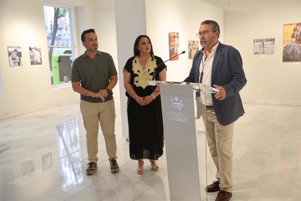 Inauguración de la exposición 'Momentos' del fotógrafo Víctor Pinto.