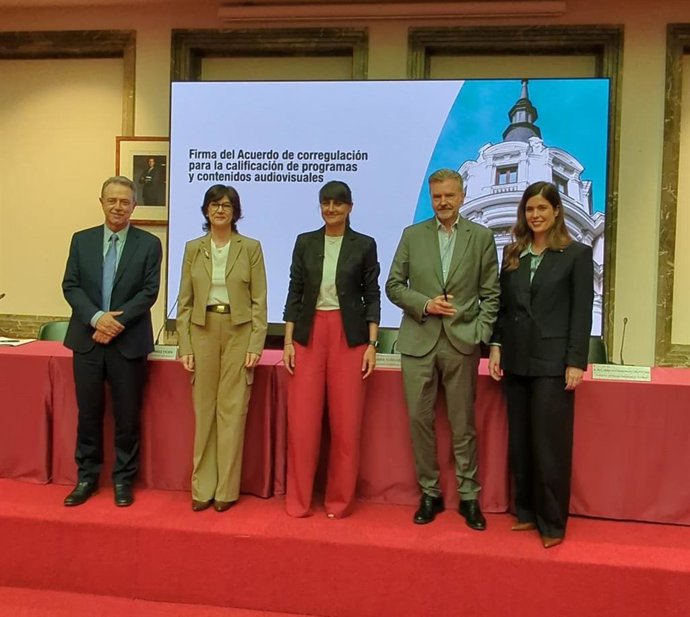 Imagen de la firma del acuerdo.