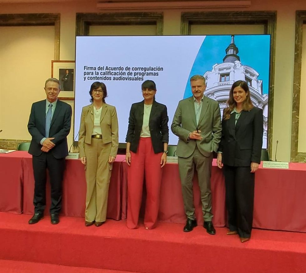 Imagen de la firma del acuerdo.