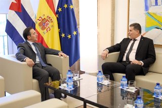 El ministro de Asuntos Exteriores, Unión Europea y Cooperación, José Manuel Albares, y el viceprimer ministro y ministro de Comercio Exterior de Cuba, Orlando Pérez-Oliva Fraga