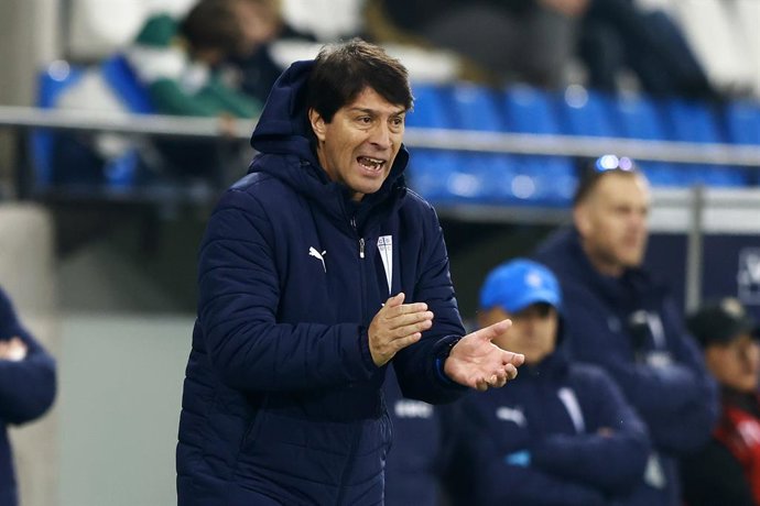 Futbol, Universidad Catolica vs Cobresal Fecha 6, Copa de la Liga 2026. El entrenador de Universidad Catolica Daniel Garnero es fotografiado durante el partido de copa de la liga por el grupo B contra Cobresal disputado en el estadio Claro Arena en