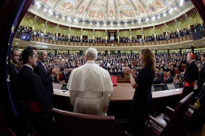 El Papa, ovacionado en el hemiciclo del Congreso