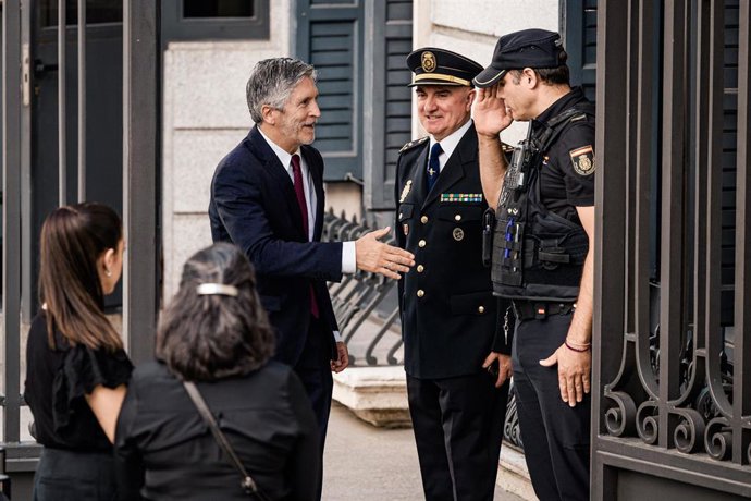 El ministro del Interior, Fernando Grande-Marlaska, durante la visita del Papa León XIV al Congreso de los Diputados