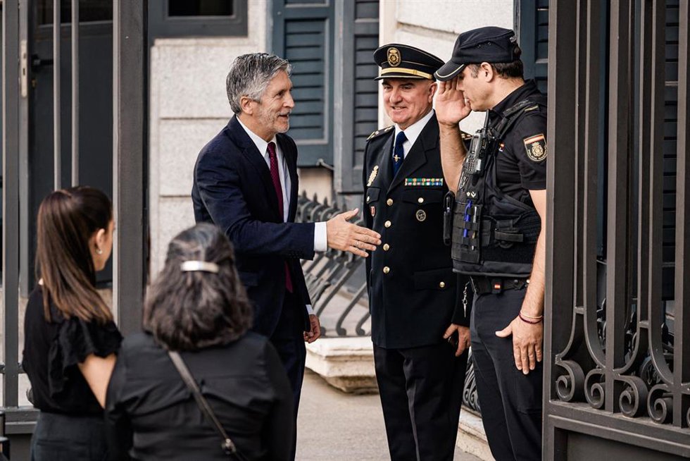 El ministro del Interior, Fernando Grande-Marlaska, durante la visita del Papa León XIV al Congreso de los Diputados