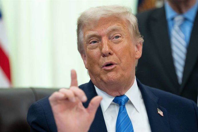 10 de junho de 2026, Washington, Distrito de Columbia, EUA: O presidente dos EUA, Donald Trump, faz um discurso durante a cerimônia de assinatura da “Lei de Proteção à América” no Salão Oval da Casa Branca, em Washington, DC, EUA, na quarta-feira, 10 de j