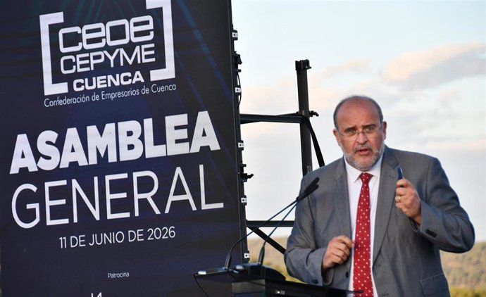 El vicepresidente primero del Gobierno regional, José Luis Martínez Guijarro, durante la clausura de la Asamblea de CEOE Cepyme Cuenca.