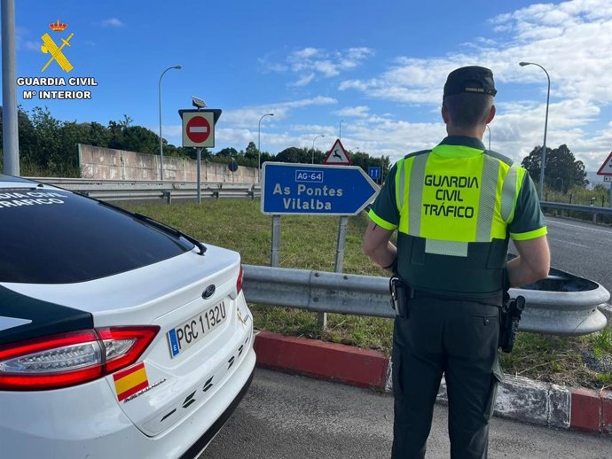 Patrulla de la Guardia Civil de Tráfico del destacamento de Ferrol.
