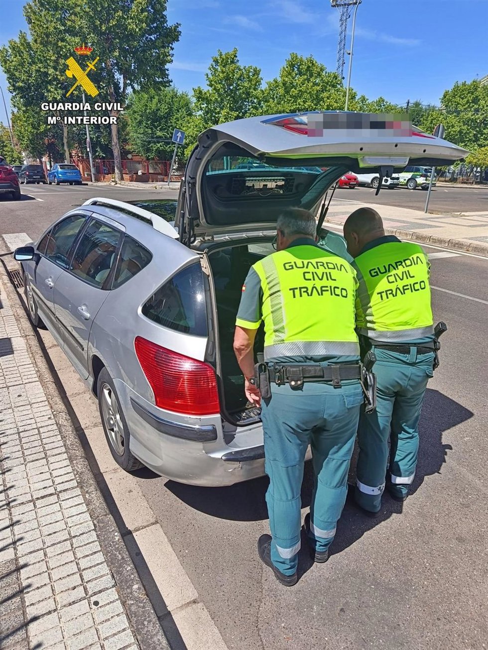 La Guardia Civil investiga a dos vecinos de Mérida por sustracción de envíos de paquetería de reparto