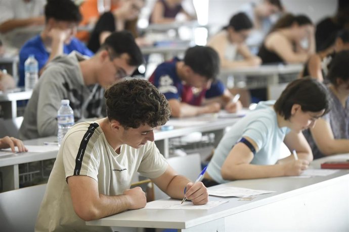 Alumnos comienzan la PAU 2026 en el Campus de Espinardo de la Universidad de Murcia 