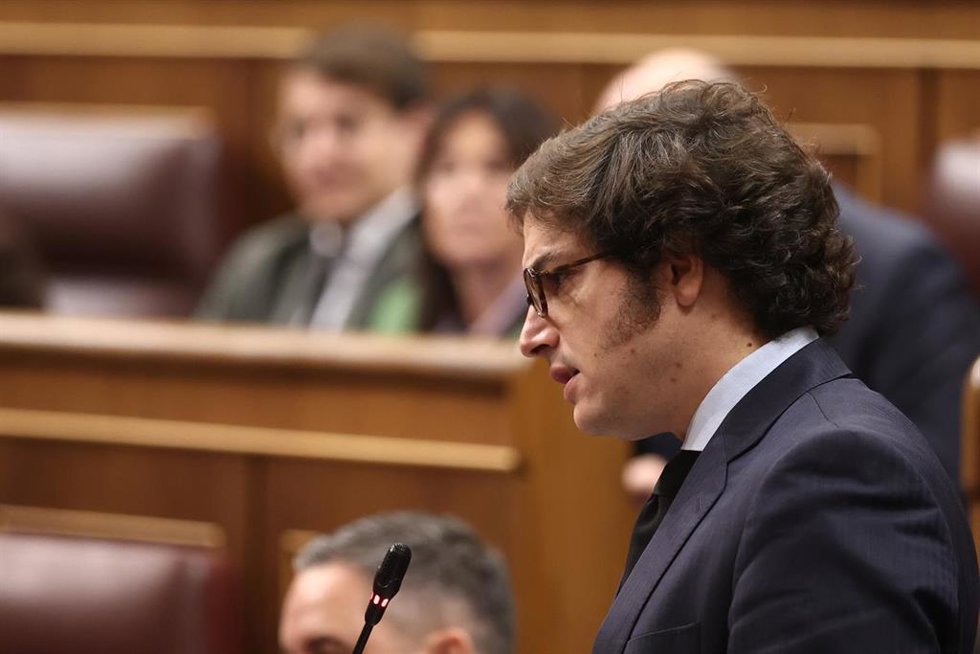 Archivo - El secretario general del grupo parlamentario de Vox en el Congreso,  José María Figaredo, interviene en una sesión de control. 