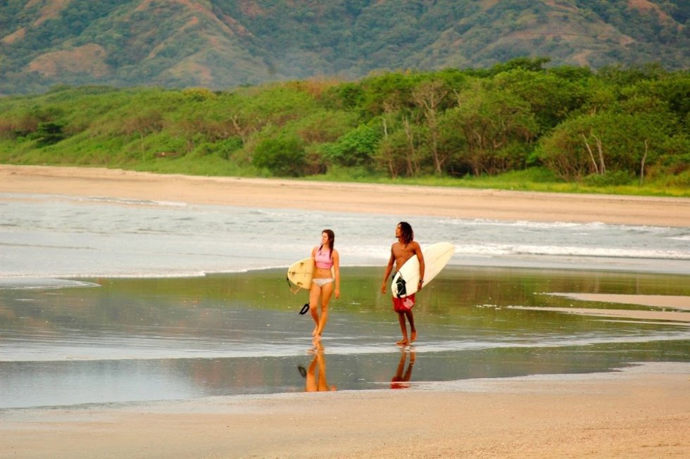 Entre dos océanos, miles de olas y Pura Vida: así se vive el surf en Costa Rica