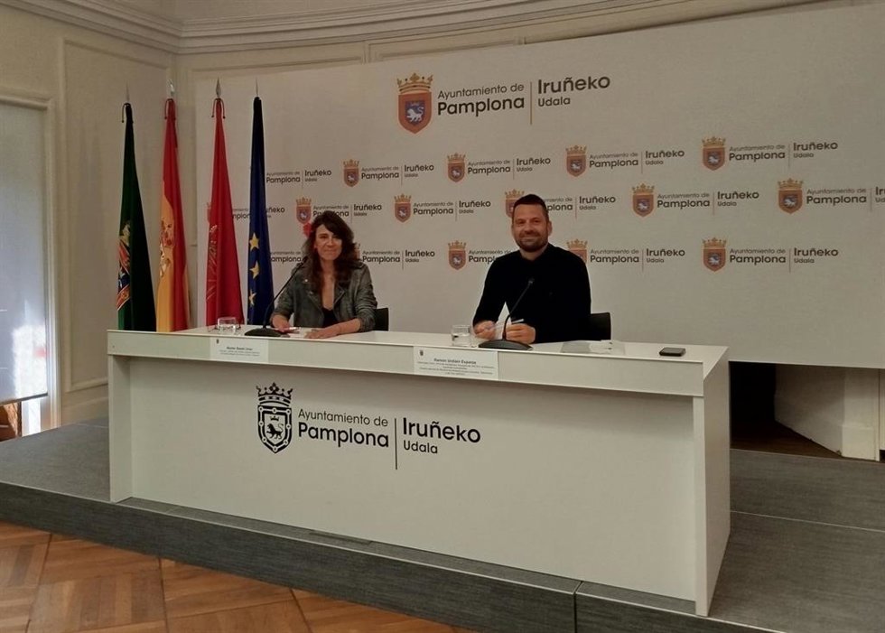 La concejala delegada de Cultura, Fiestas y Deporte del Ayuntamiento de Pamplona, Maider Beloki, y el director gerente de NICDO, Ramón Urdiáin