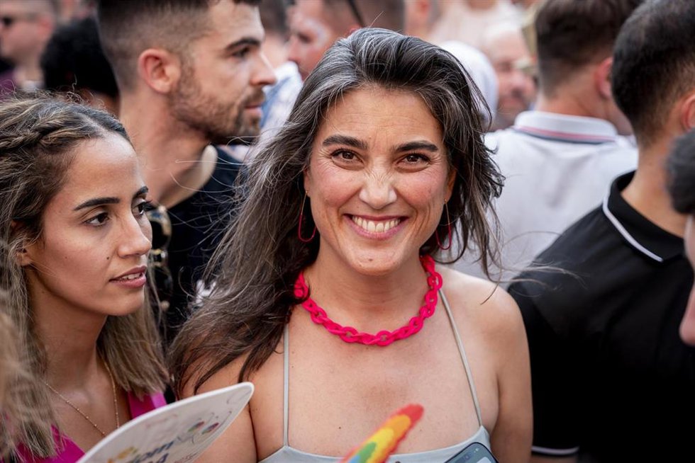 Archivo - La diputada de Sumar Tesh Sidi (i) y la portavoz de Más Madrid en la Asamblea, Manuela Bergerot (d), durante el pregón del Orgullo de Madrid 2025 