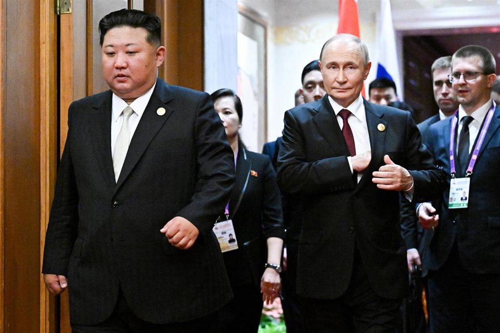Archivo - Imagen de archivo del líder norcoreano, Kim Jong Un, junto al presidente de Rusia, Vladimir Putin.