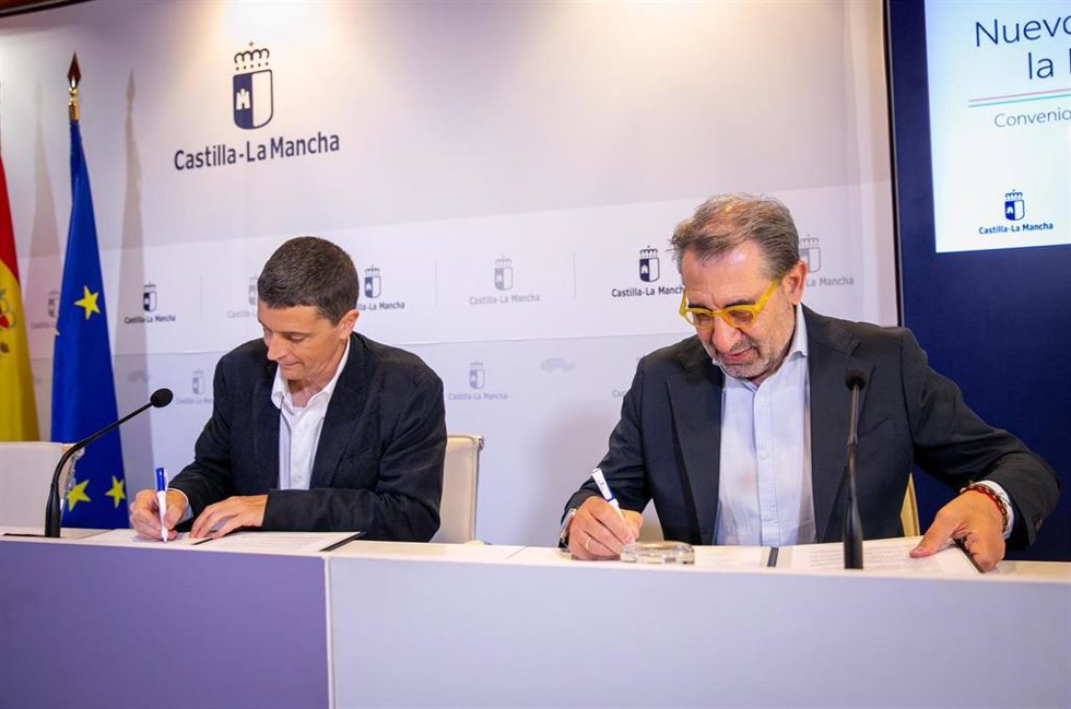 El Gobierno de Castilla-La Mancha firma un convenio con el INSS y con mutuas para la mejora en la gestión de la incapacidad temporal y de la asistencia sanitaria.