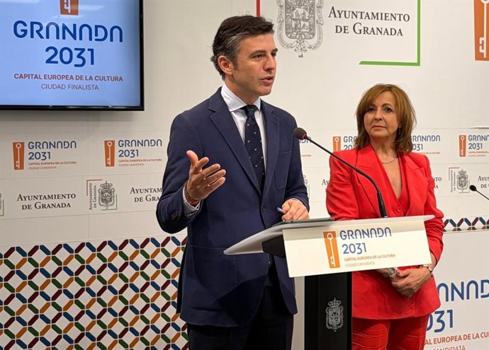 El portavoz del gobierno municpal ha adelantado que el nuevo diseño de la portada de la Feria del Corpus sobre el que ya se está trabajando toma como referencia los Jardines de El Partal, uno de los conjuntos más emblemáticos del recinto monumental nazarí