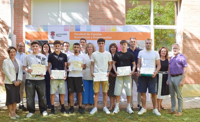 La Universidad de León ha reconocido a los estudiantes que se impusieron en la XVII Olimpiada de Economía en su fase local.