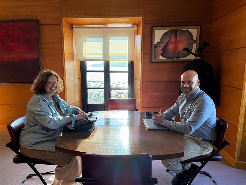 Reunión de la directora general de Urbanismo del Principado de Asturias, Laura López, con el concejal de Urbanismo del Ayuntamiento de Gijón, Jesús Martínez Salvador, en el Consistorio gijonés.
