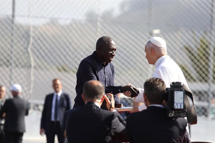 El Papa León XIV durante un encuentro con migrantes en el Centro Las Raíces, a 12 de junio de 2026, en San Cristóbal de La Laguna, Santa Cruz de Tenerife, Islas Canarias (España). El Papa León XIV visita el Centro de Acogida de Emergencia y Derivación Las