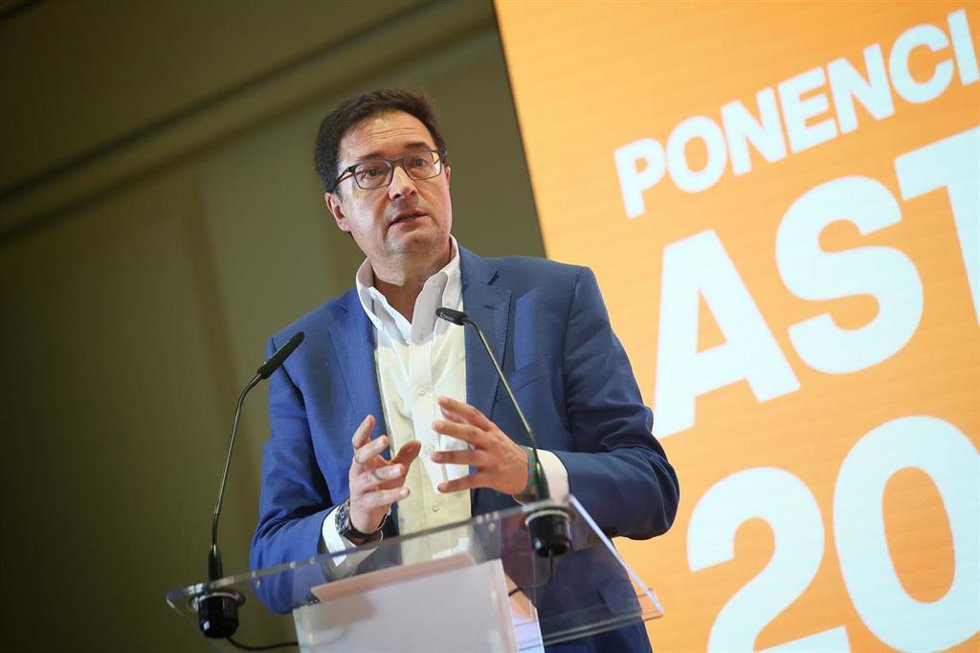 El ministro para la Transformación Digital y de la Función Pública, Óscar López, en el Congreso de ASTICNET