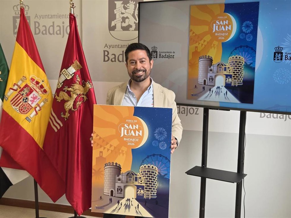 El concejal delegado José Antonio Casablanca presenta el cartel y programa de la Feria de San Juan 2026, a 12 de junio de 2026 en Badajoz.