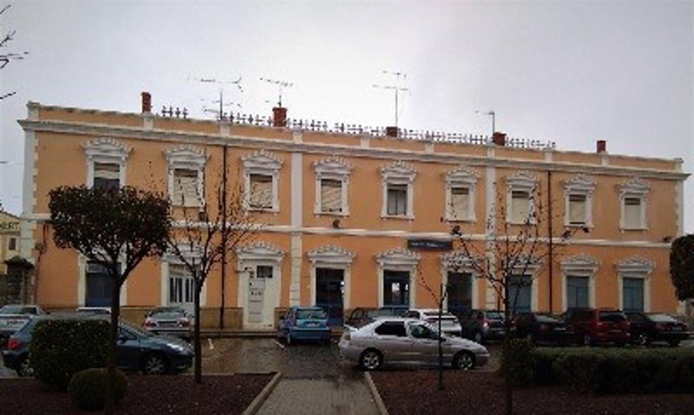 Adif contrata la renovación de la catenaria de la estación de La Roda.