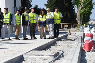 La consejera de Fomento, Articulación del Territorio y Vivienda en funciones, Rocío Díaz, visita las obras de la vía ciclopeatonal entre Alhendín y Armilla.