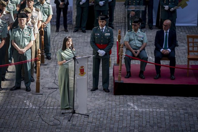El nuevo jefe de la Guardia Civil en Madrid, Francisco Almansa, con la directora general de la Guardia Civil, Mercedes González