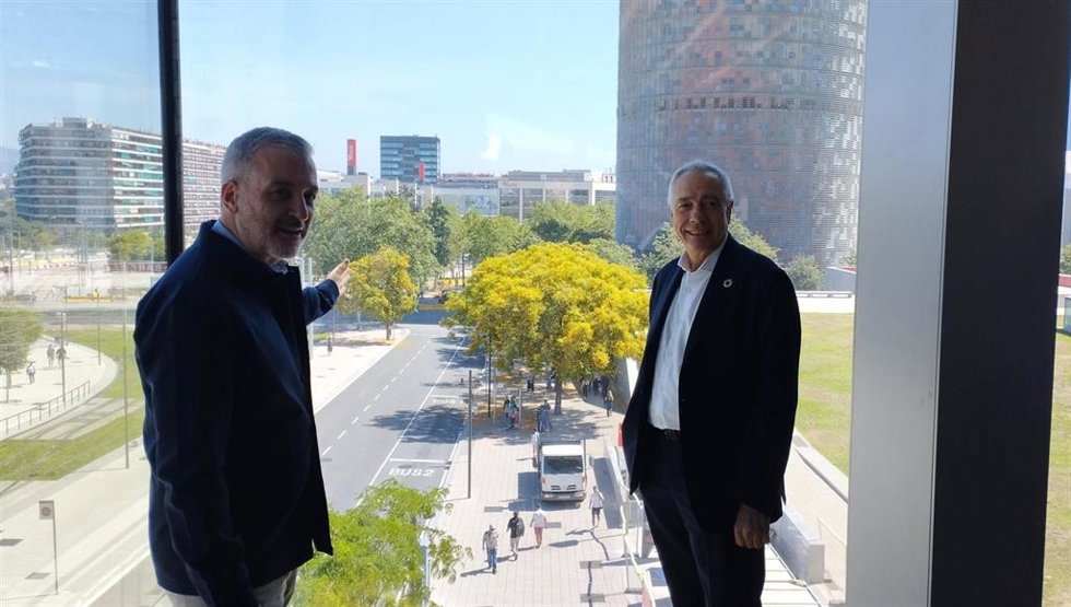 Collboni y Navarro durante la presentación del protocolo para levantar la nueva torre pública de Glòries.