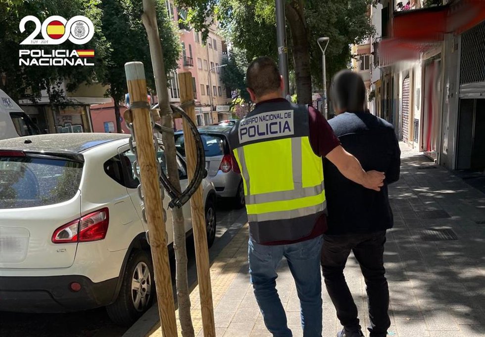 Uno de los tres detenidos por tener y distribuir material pedófilo
