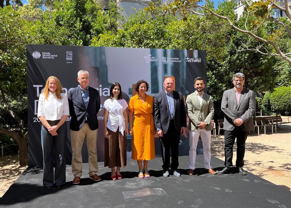Inauguración de la exposición 'Tecnologia [in]visible' en el Palau Robert de Barcelona
