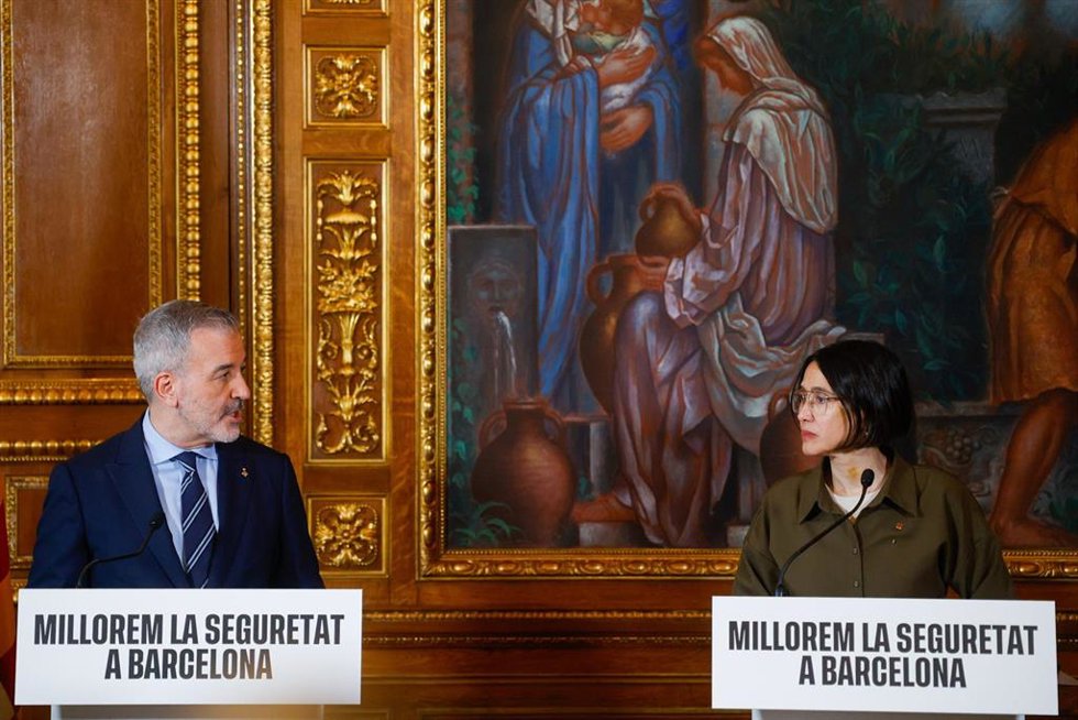 Archivo - El alcalde Jaume Collboni, y la consellera Núria Parlon, durante una reunión de la Junta Local de Seguridad