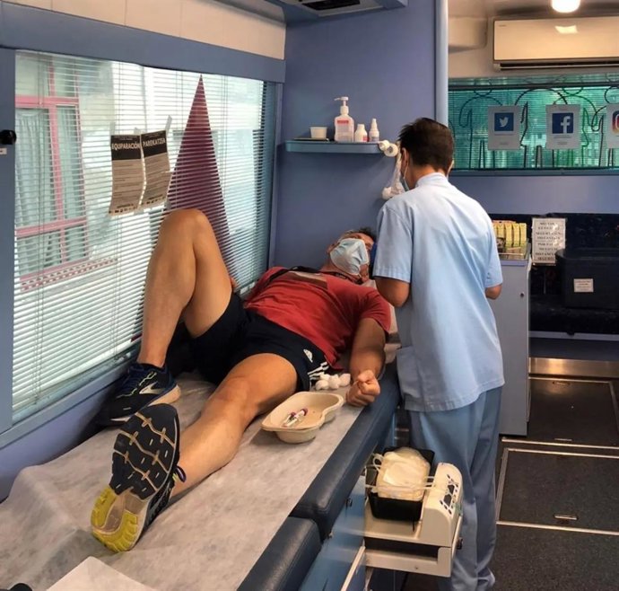 Osakidetza llama a la ciudadanía a donar sangre durante todo el verano