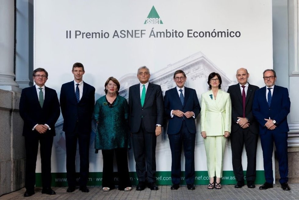 Entrega del 'II Premio Asnef en el Ámbito Económico'.