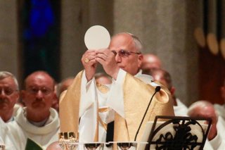 El Papa León XIV preside la celebración de la Santa Misa, en la Sagrada Familia, a 10 de junio de 2026, en Barcelona, Catalunya (España). 