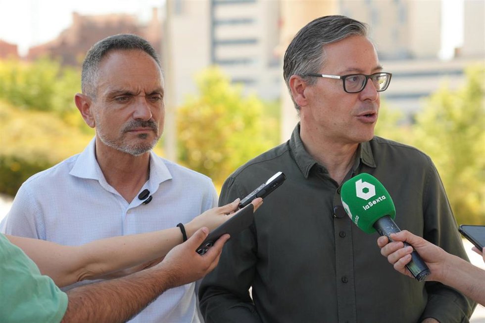 El secretario general del PP de Madrid, Alfonso Serrano, y el alcalde de Móstoles, Manuel Bautista.