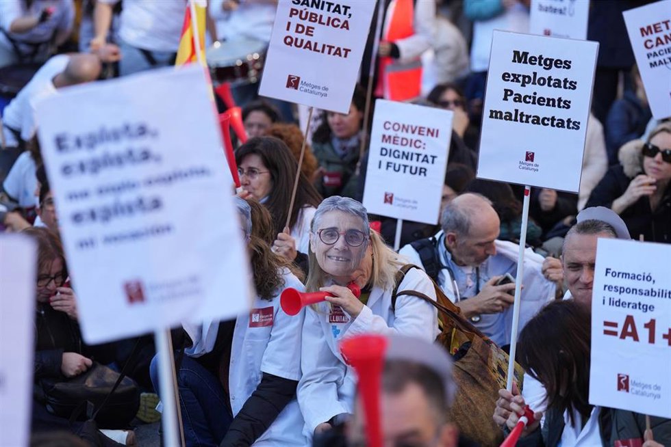 Archivo - Manifestación de Metges de Catalunya, a 15 de enero de 2026, en Barcelona, Catalunya (España).