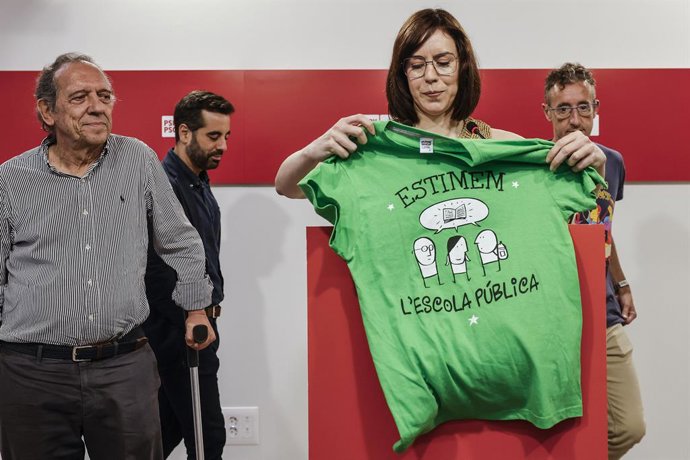 La ministra d'Universitats, Ciència i Innovació i secretària general del PSPV-PSOE, Diana Morant, després d'una reunió amb els sindicats educatius de la Comunitat Valenciana, en la seu del PSPV-PSOE