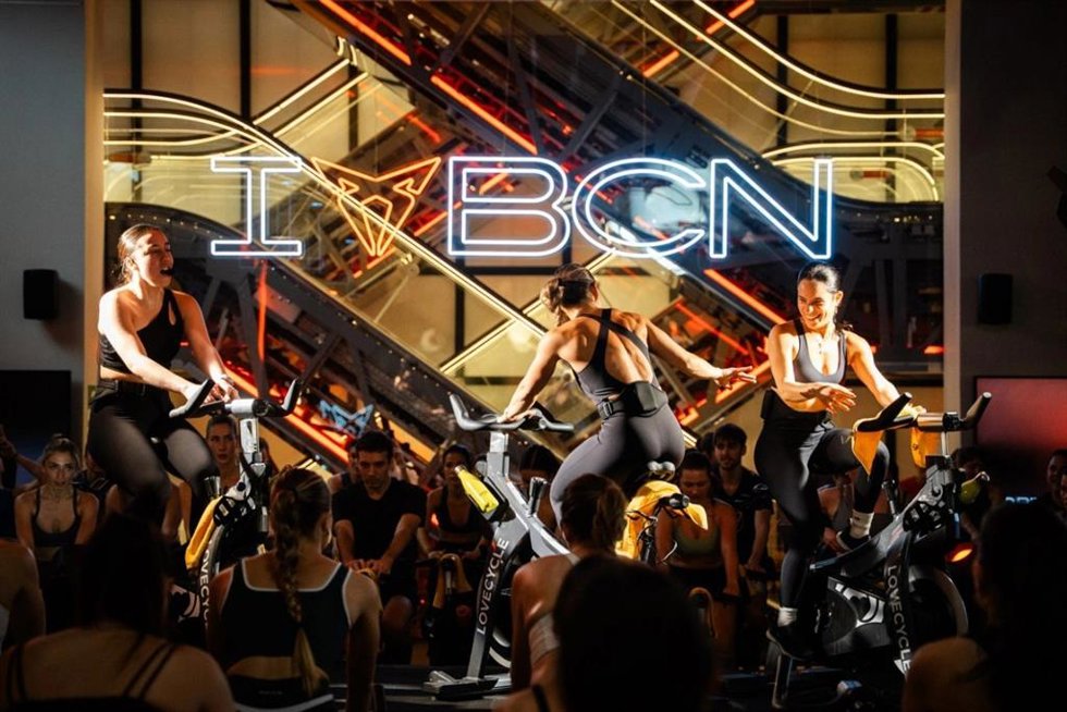 Experiencia de indoor cycling en Casa Cupra