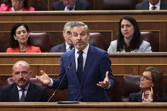 El vicesecretario del PP de Hacienda, Vivienda e Infraestructuras, Juan Bravo, durante una sesión plenaria en el Congreso, a 29 de abril de 2026, en Madrid (España).